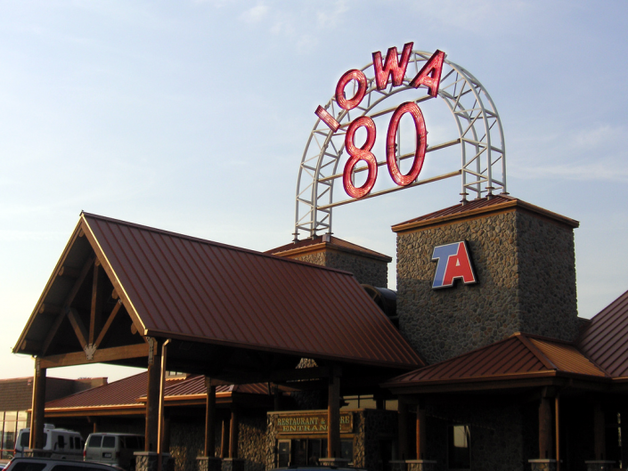 7 Best Truck Stops to Visit - Drive My Way